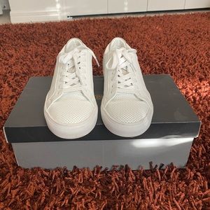 White Sneakers size 8